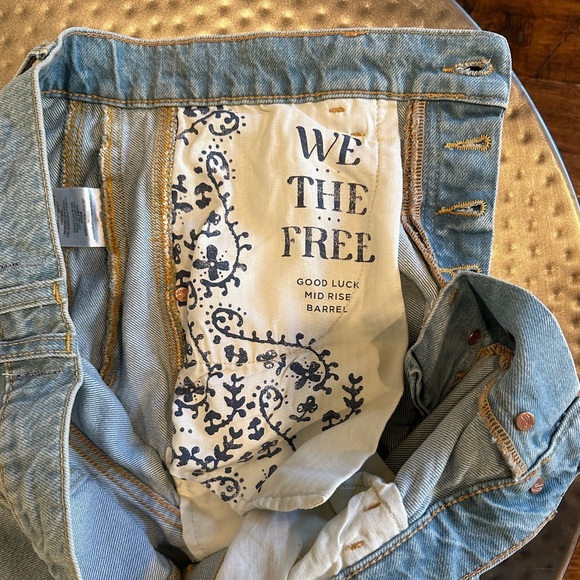 Free People structured barrel leg lends a fun retro shape. Vintage look seams. - Picture 5 of 10